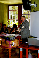 Prof. Poraziski otwiera szkolenie